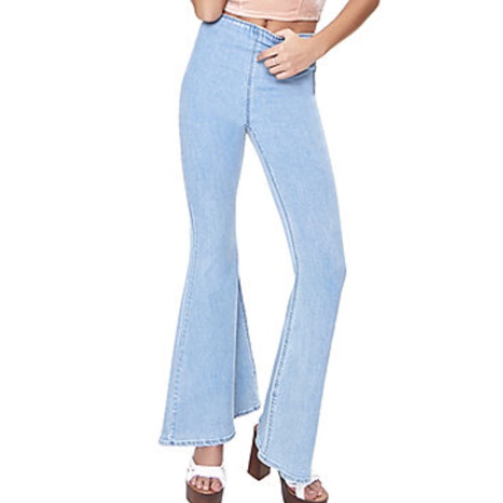Forever 21 Juniors Womens Pull On Mid Rise Flare Pant Small Color Light Denim